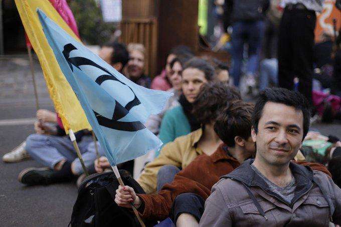 Ecologiștii au blocat marile bulevarde din Paris: "Această lume e pe moarte"  | Jandarmii au dat cu gaze lacrimogene la Rennes 762370