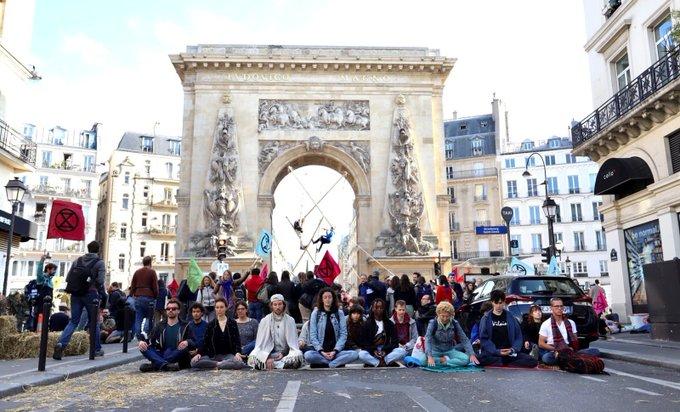 Ecologiștii au blocat marile bulevarde din Paris: "Această lume e pe moarte"  | Jandarmii au dat cu gaze lacrimogene la Rennes 762373