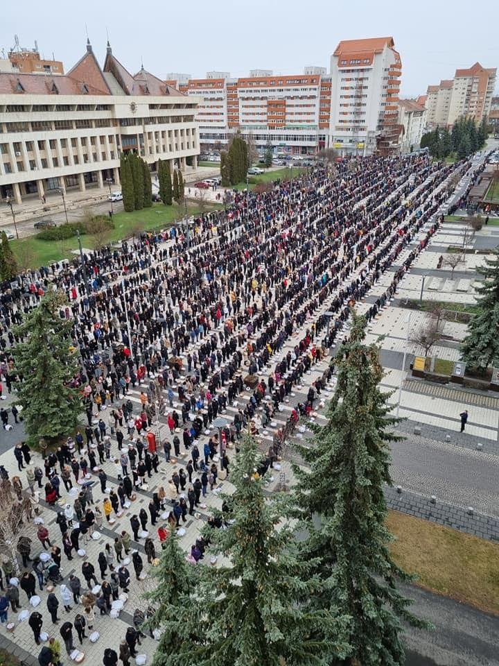 Imagini impresionante în Miercurea Ciuc | Mii de oameni au participat la tradiţia de Paşte 762458