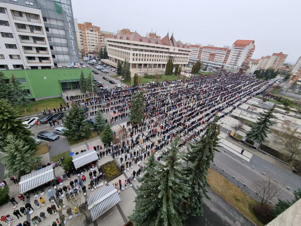 Imagini impresionante în Miercurea Ciuc | Mii de oameni au participat la tradiţia de Paşte 762461
