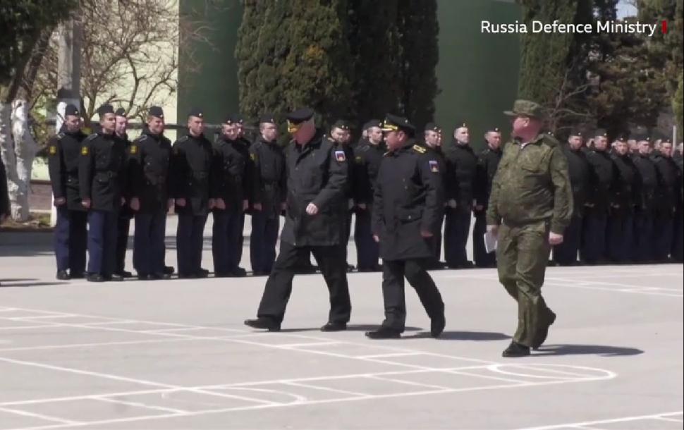 Rușii publică primele imagini cu echipajul de pe "Moskva" după scufundarea navei 762448