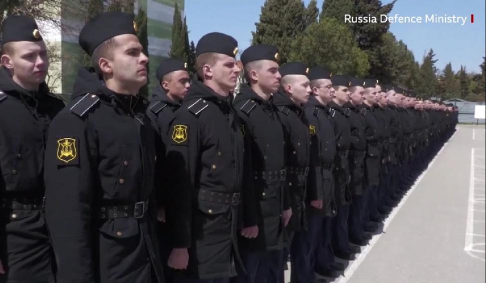 Rușii publică primele imagini cu echipajul de pe "Moskva" după scufundarea navei 762449