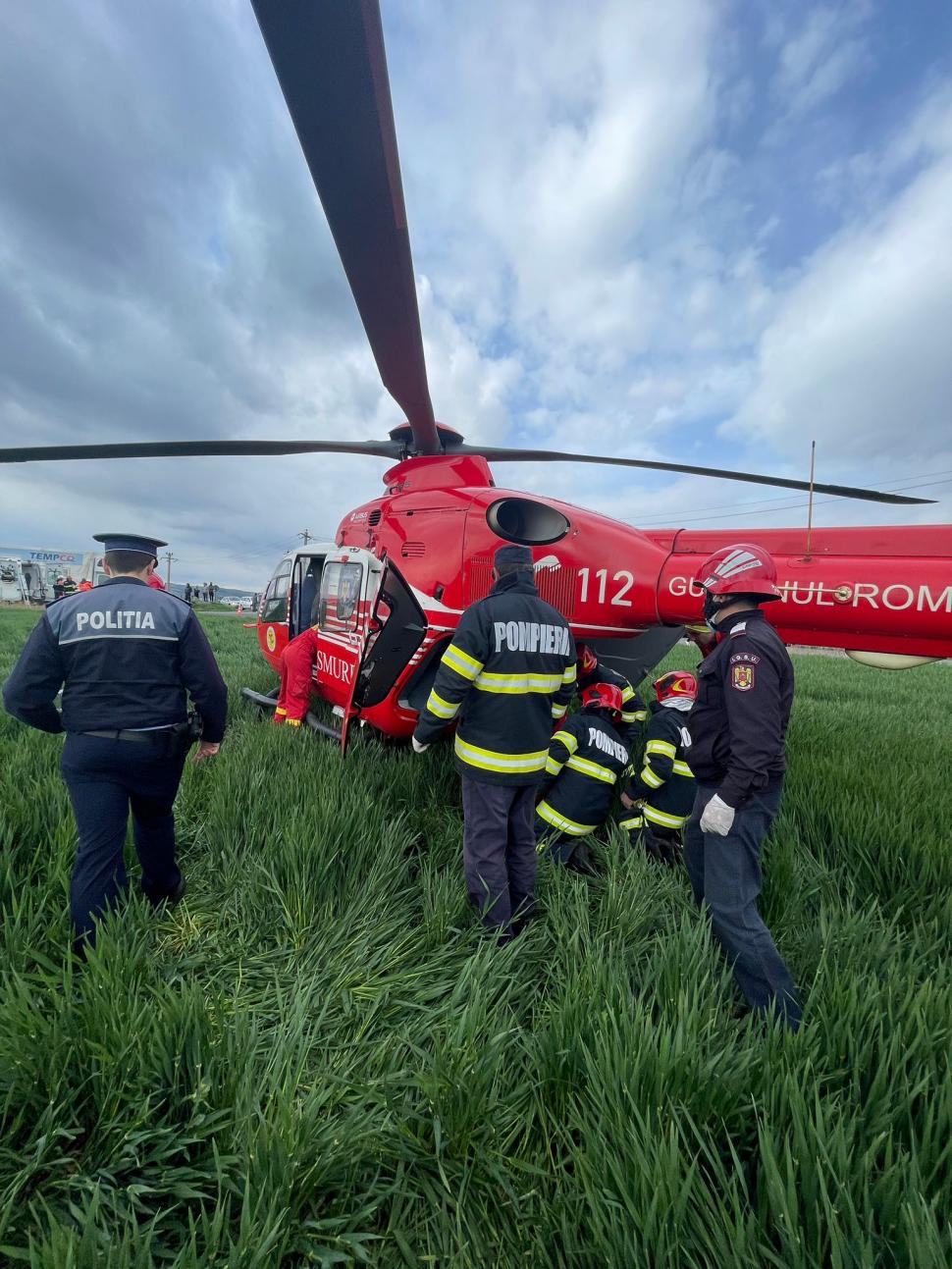 Accident cu patru mașini în comuna Fântânele din Prahova. Bărbat rănit grav, preluat de elicopterul SMURD 762638