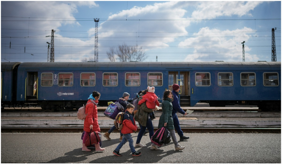 Pentru prima dată de la începutul războiului, mai mulți oameni au intrat în Ucraina din Polonia decât au plecat