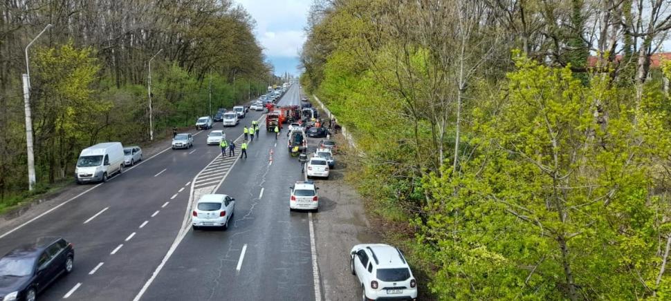Carambol cu 6 mașini pe DN1, în orașul Otopeni. Elicopterul SMURD a fost chemat la fața locului 762894