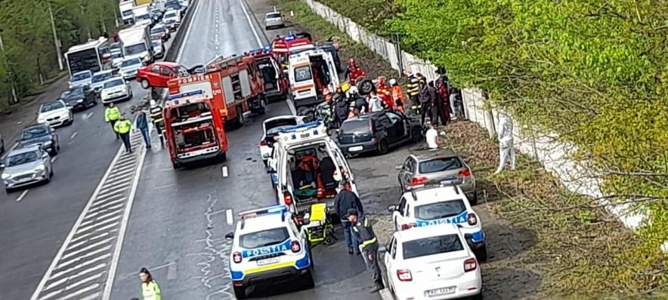 Carambol cu 6 mașini pe DN1, în orașul Otopeni. Elicopterul SMURD a fost chemat la fața locului 762897