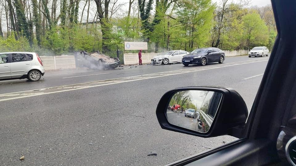 Carambol cu 6 mașini pe DN1, în orașul Otopeni. Elicopterul SMURD a fost chemat la fața locului 762899