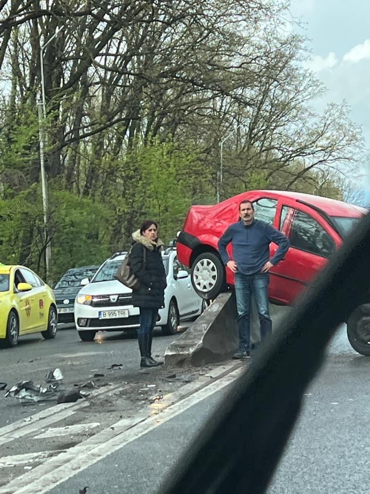 Carambol cu 6 mașini pe DN1, în orașul Otopeni. Elicopterul SMURD a fost chemat la fața locului 762900