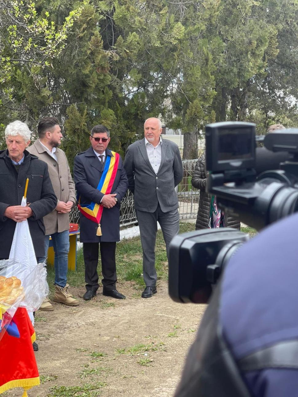 Contor de gaze, sfințit de preoți şi inaugurat cu panglică tăiată, pâine și sare, în Botoșani 762790