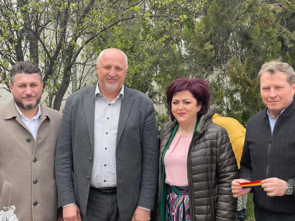 Contor de gaze, sfințit de preoți şi inaugurat cu panglică tăiată, pâine și sare, în Botoșani 762792