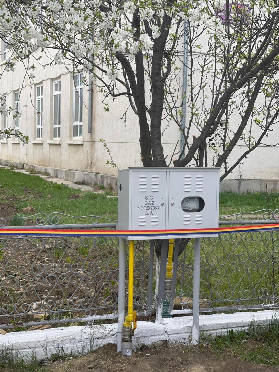 Contor de gaze, sfințit de preoți şi inaugurat cu panglică tăiată, pâine și sare, în Botoșani 762795