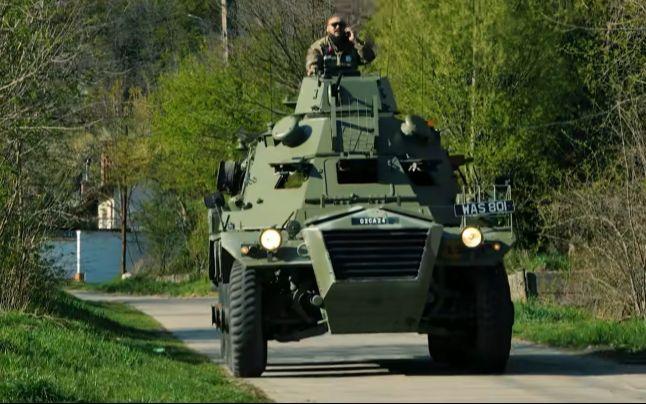 Dani Mocanu şi-a lansat pe YouTube videoclipul cu tancul. "A lovit intenţionat maşinile ca să-şi facă reclamă" 762821