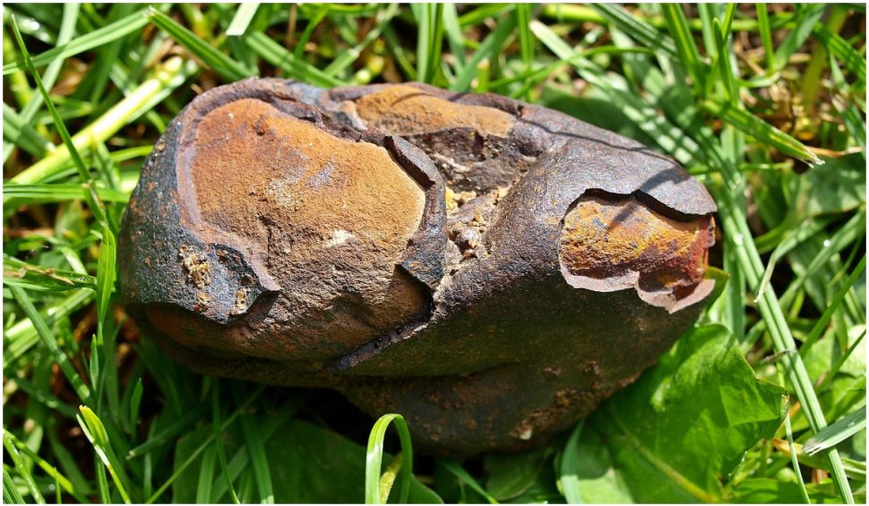 Oamenii de știință cer ajutorul populației pentru localizarea fragmentelor unui meteorit care a lovit Pământul săptămâna trecută, în Marea Britanie