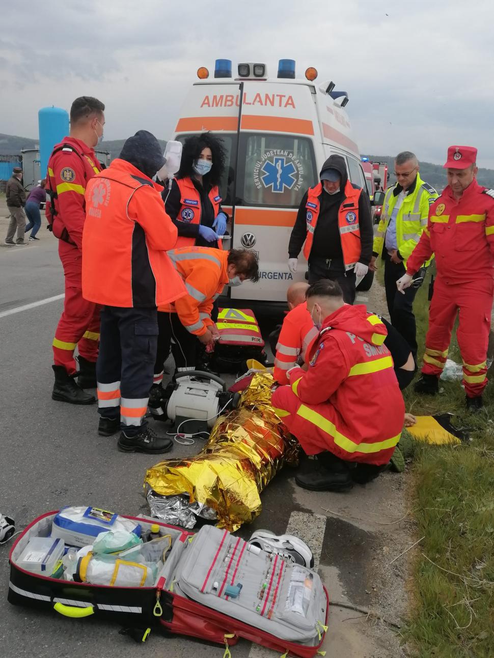 Accident grav în judeţul Vâlcea! Un tânăr de 20 de ani şi-a pierdut viaţa, după ce maşina în care se afla a căzut în lacul Băbeni 763100