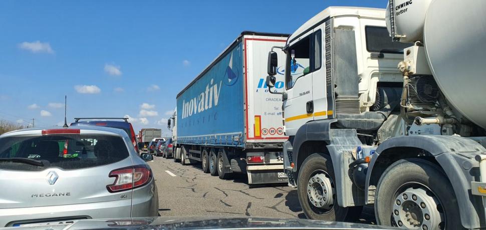 Coadă de 10 kilometri pe Autostrada A2 București - Constanța. Traficul se desfășoară pe o singură bandă 763032
