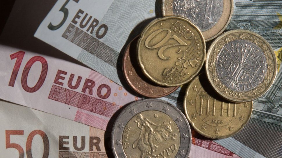 Curs valutar BNR, 20 aprilie 2022. Euro creşte, dolarul american se depreciază