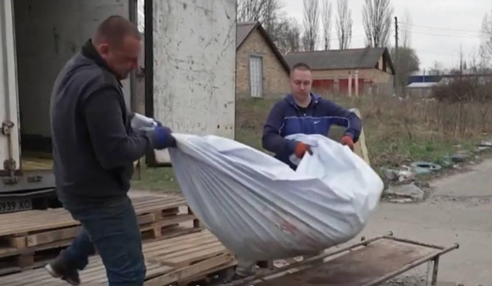 Dezastrul lăsat în urmă de ruși: Morgile din zona Kievului sunt pline cu cadavrele ucrainenilor | Supraviețuitorii caută trupurile celor pe care i-au pierdut