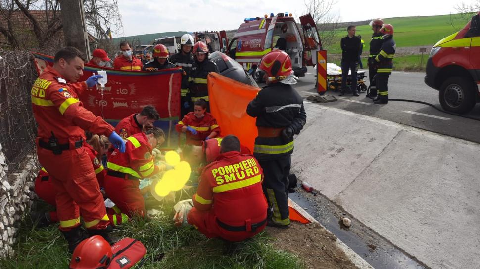 Accident grav în judeţul Mureş! Un şofer a intrat într-un cap de pod, în localitatea Cerghid 763336
