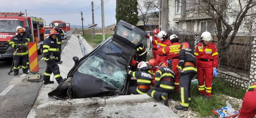 Accident grav în judeţul Mureş! Un şofer a intrat într-un cap de pod, în localitatea Cerghid