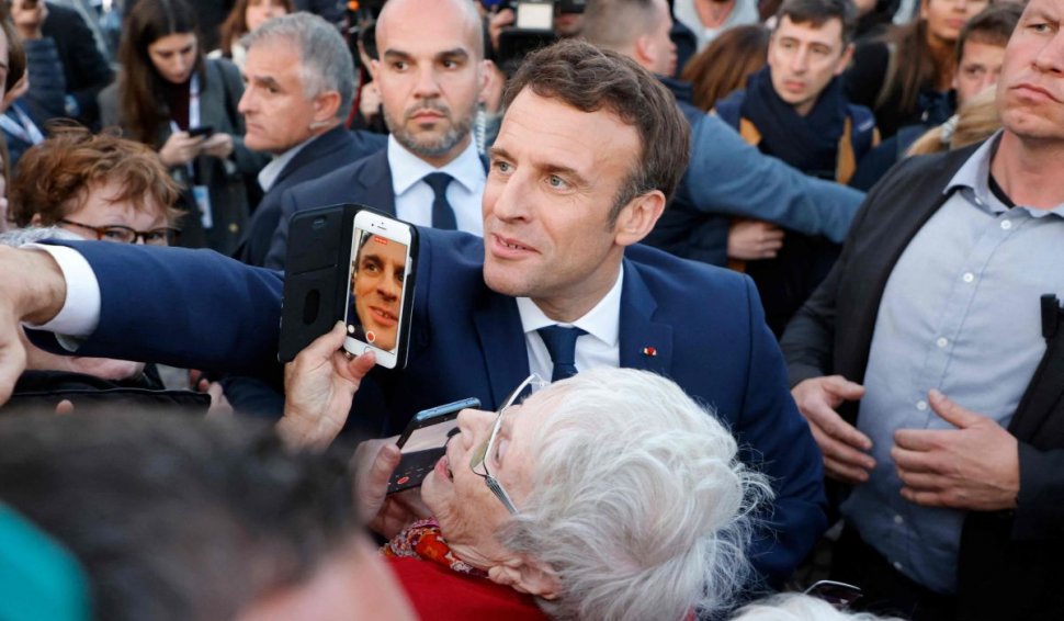Emmanuel Macron: "Marine Le Pen dorește să scoată Franța din UE, dar nu vrea să recunoască"