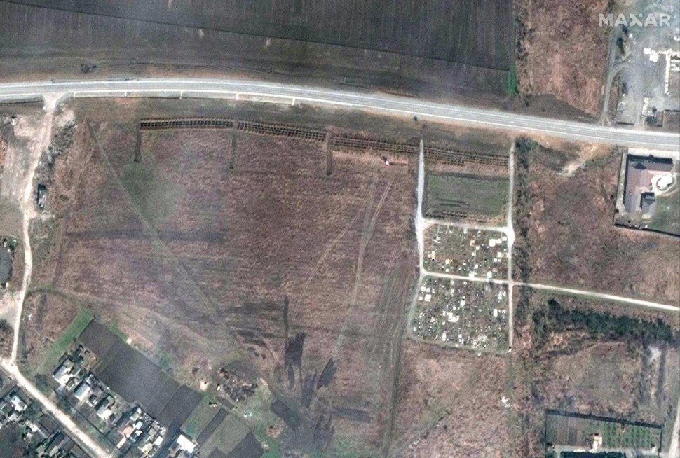 Război în Ucraina | Noi imagini din satelit arată cimitirele imense din Mariupol