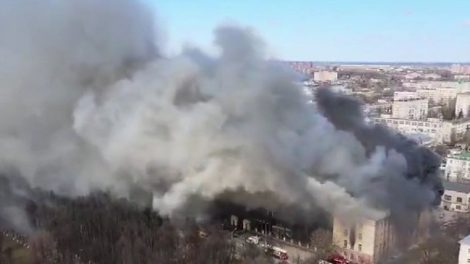 6 morți și 27 de răniți în Rusia, după un incendiu puternic la un institut strategic. Oamenii au sărit pe geam