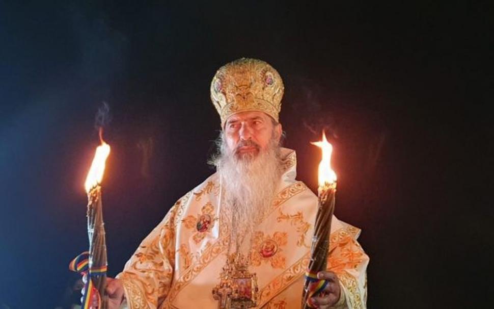 ÎPS Teodosie, Arhiepiscopul Tomisului, a adus Lumina Sfântă cu barca, de pe mare 763713