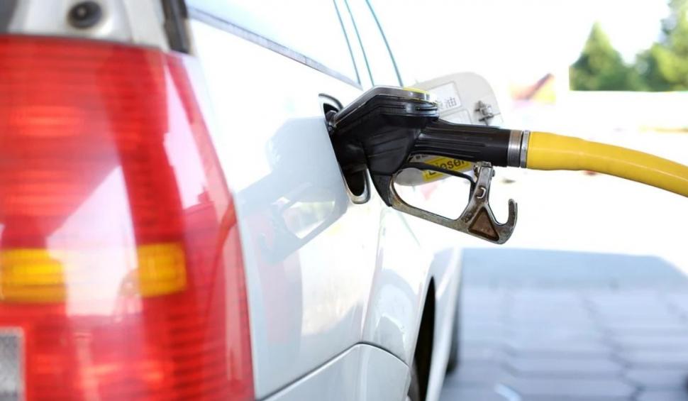 Prețuri mai mari la carburant, în prima zi de Paște. Cu cât s-a scumpit un plin la mașină