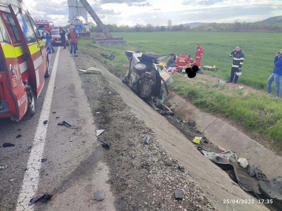 Accident grav pe DN 1, la limita între Sibiu şi Braşov! Două persoane au murit 763926