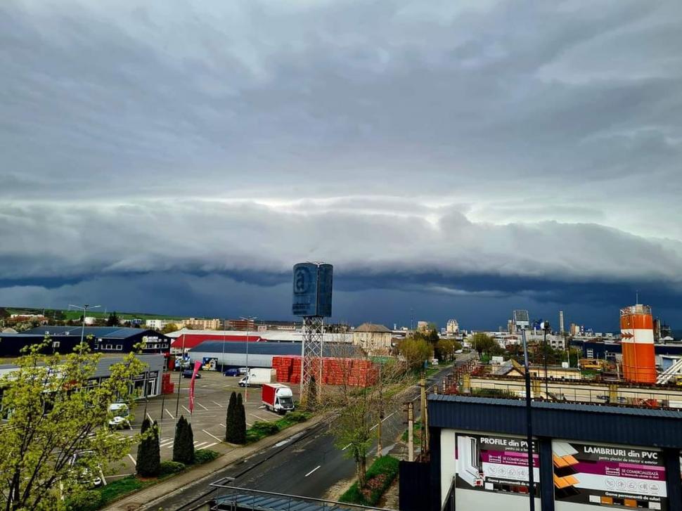 Fenomen spectaculos la Târgu Jiu. Oamenii spun că nu au văzut niciodată așa ceva 763858