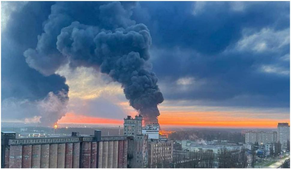 Incendiu uriaș la un depozit de petrol din orașul rusesc Bryansk, aproape de granița cu Ucraina