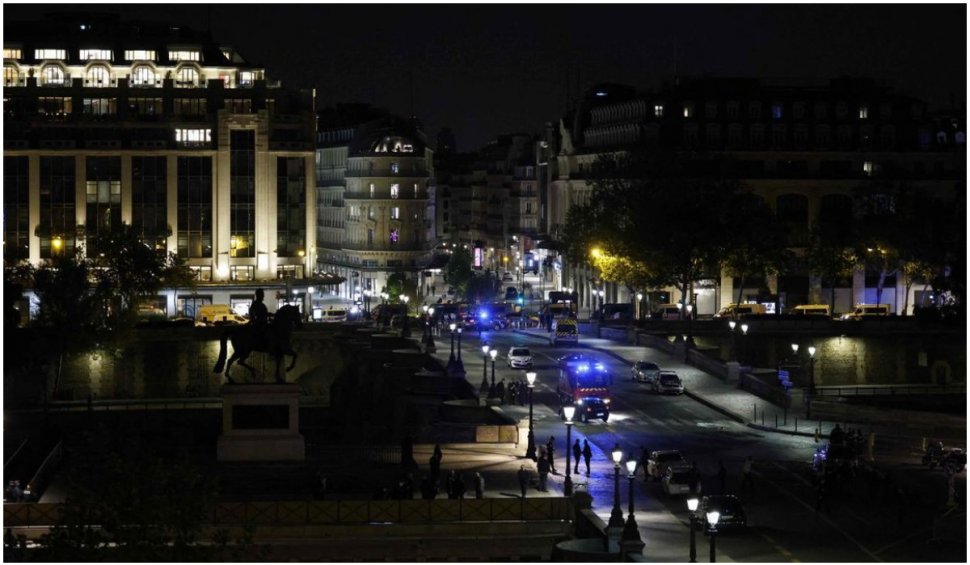 Doi morți în centrul Parisului, după ce poliția a deschis focul asupra mașinii în care erau