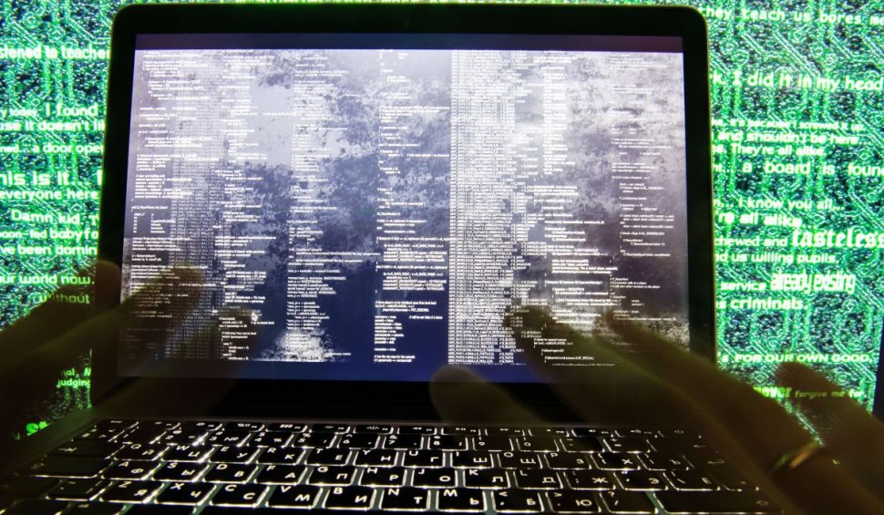 Atac cibernetic masiv în România cu mesaje virusate pe telefon | Sfaturi de la Poliţia Română şi DNSC
