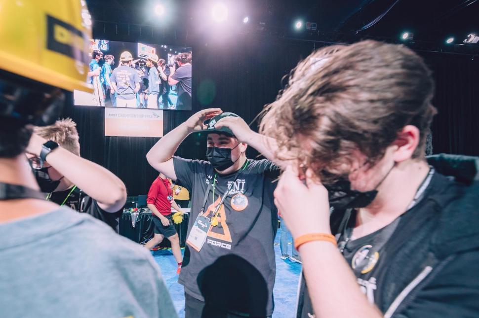 Campionatul Mondial de Robotică din Houston, câștigat de o echipă românească: ”Suntem mândri că am putut aduce victorie Aradului, României” 764139