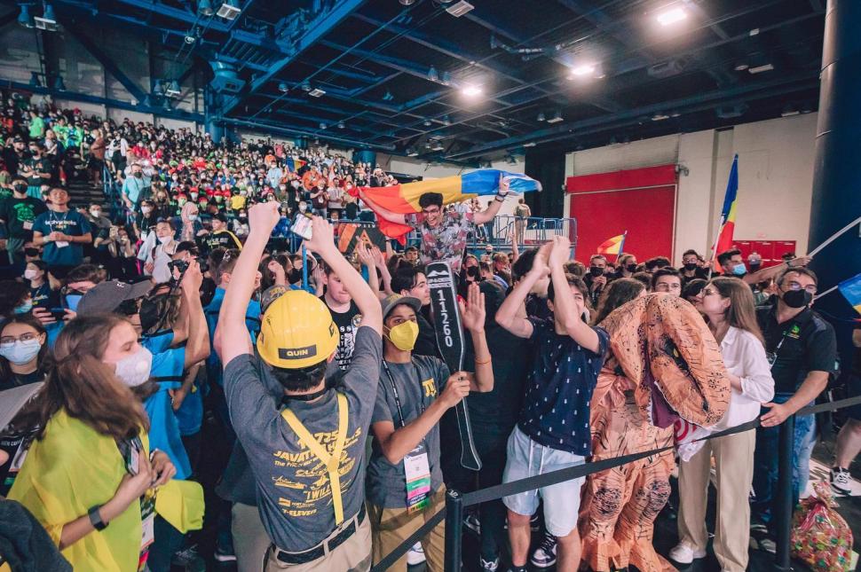 Campionatul Mondial de Robotică din Houston, câștigat de o echipă românească: ”Suntem mândri că am putut aduce victorie Aradului, României” 764141