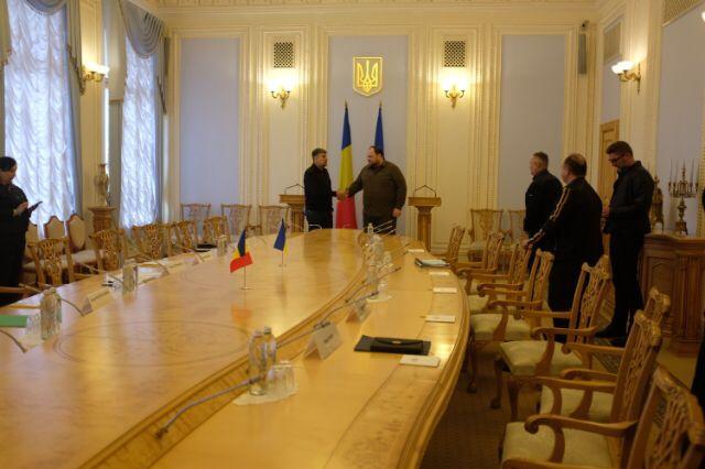 Imagini cu Marcel Ciolacu și Nicolae Ciucă la Kiev, cu Volodimir Zelenski. Vizita ar fi trebuit să aibă loc mâine, împreună cu Florin Cîțu 764182