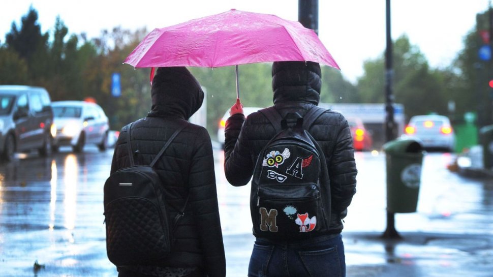 Ploi, vijelii și frig în România! Vremea se schimbă radical