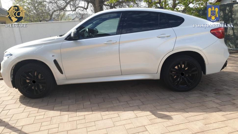 12 români, siliți să muncească câte 16 ore pe zi, timp de patru ani, în Anglia, de un grup infracțional din Iași 764400