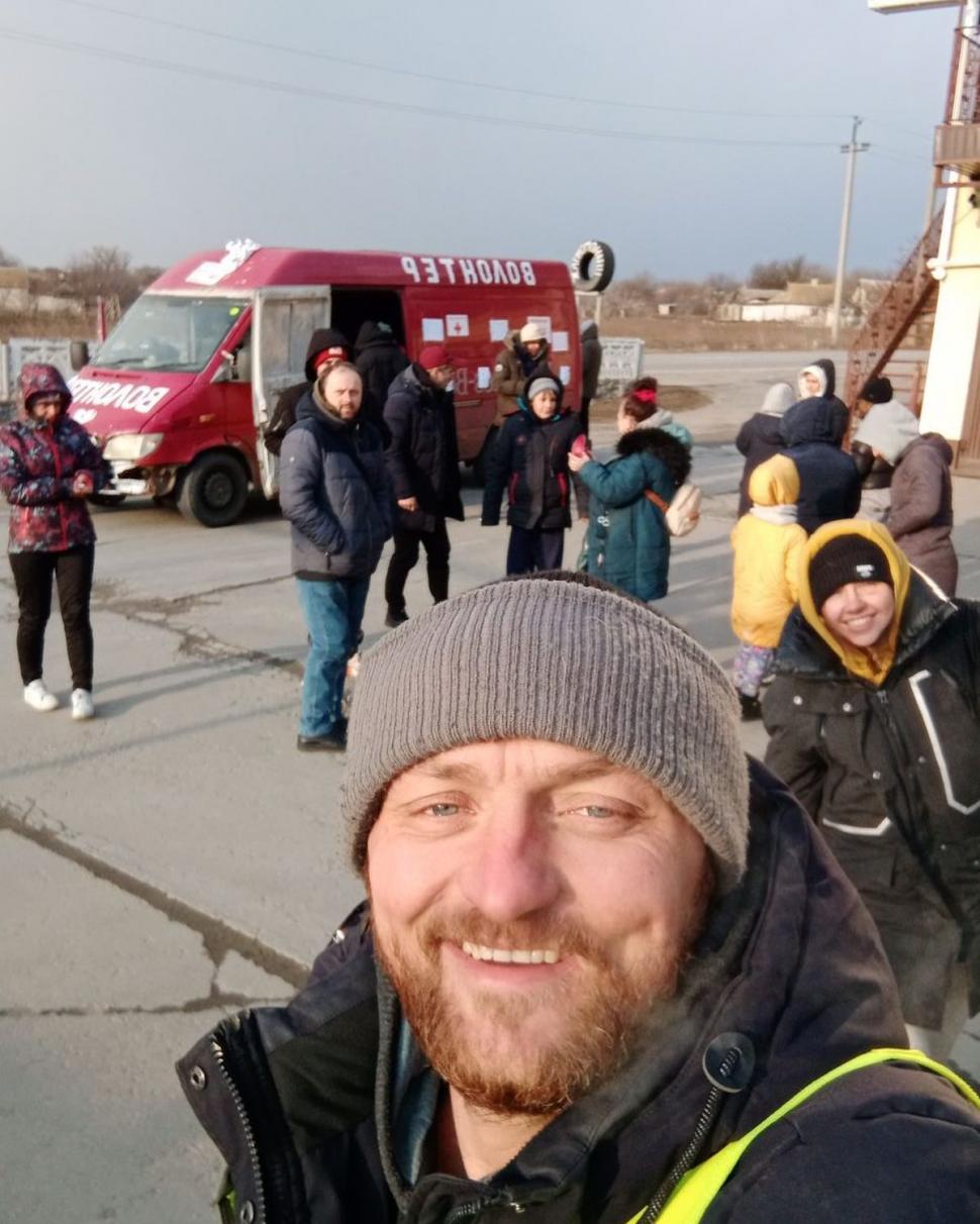 Bărbatul care a salvat 200 de ucraineni din Mariupol cu duba sa veche: ”Cel mai rău era când se făcea liniște” 764318