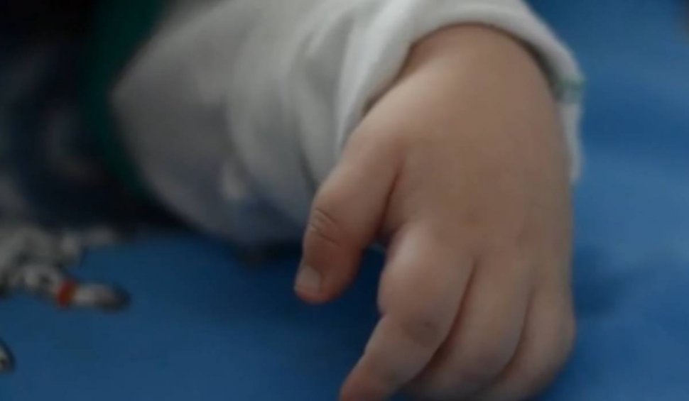 Fetița de 5 ani suspectă de noua hepatită este dependentă de tratament. Detalii despre starea primului pacient din România cu acest diagnostic