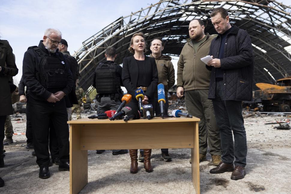 Primele imagini cu Florin Cîțu în Ucraina: "Ceea ce am văzut deschide ochii lumii asupra acțiunilor Rusiei" 764384