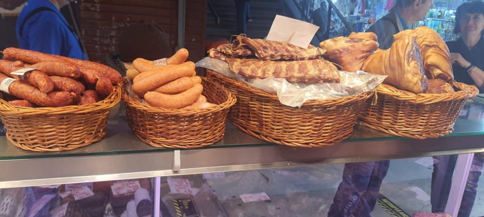 Nereguli grave găsite de ANPC la 38 din 39 comercianți din Hala Obor. Inspectorii cer închiderea definitivă a două unități 764427