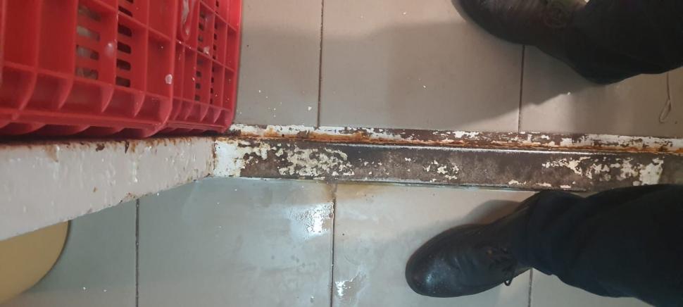 Nereguli grave găsite de ANPC la 38 din 39 comercianți din Hala Obor. Inspectorii cer închiderea definitivă a două unități 764428