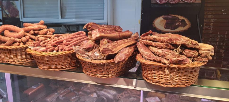 Nereguli grave găsite de ANPC la 38 din 39 comercianți din Hala Obor. Inspectorii cer închiderea definitivă a două unități 764429