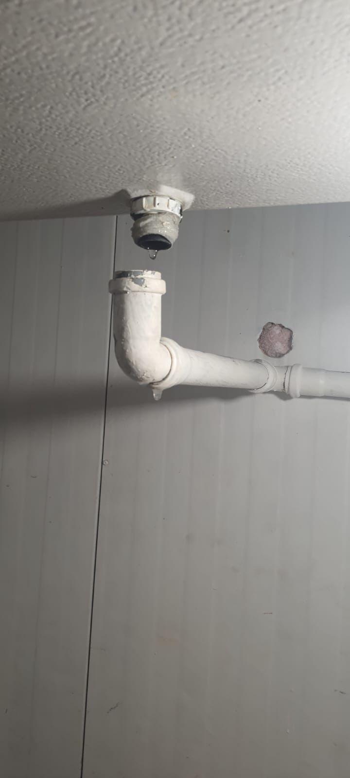 Nereguli grave găsite de ANPC la 38 din 39 comercianți din Hala Obor. Inspectorii cer închiderea definitivă a două unități 764433