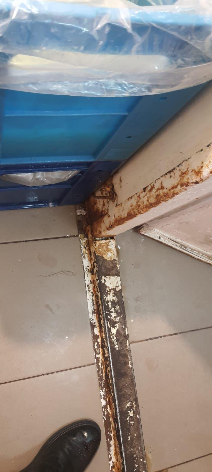 Nereguli grave găsite de ANPC la 38 din 39 comercianți din Hala Obor. Inspectorii cer închiderea definitivă a două unități 764435