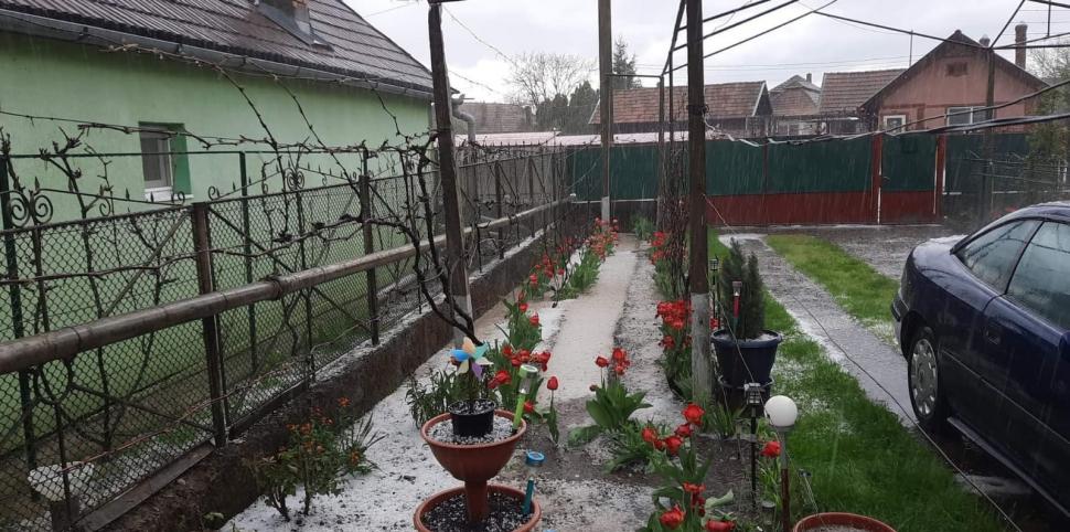 Fenomene meteo extreme în întreaga ţară: Ploi torenţiale, grindină, ninsoare şi frig | Care sunt zonele cele mai afectate 764611