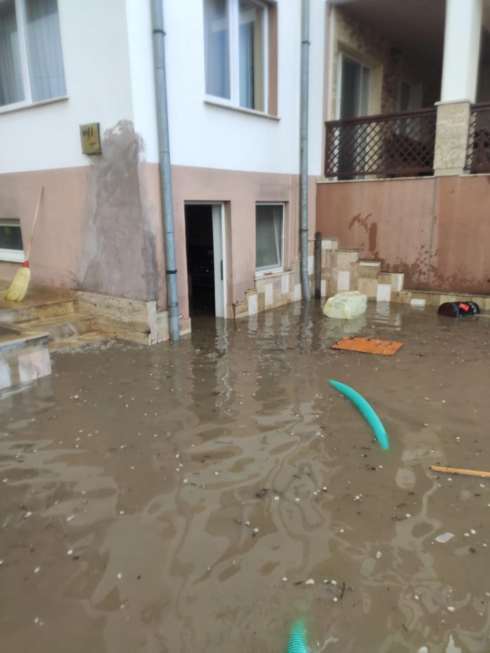 Fenomene meteo extreme în întreaga ţară: Ploi torenţiale, grindină, ninsoare şi frig | Care sunt zonele cele mai afectate 764612