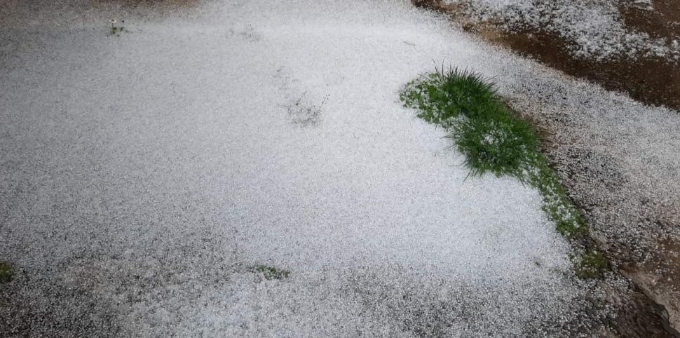 Fenomene meteo extreme în întreaga ţară: Ploi torenţiale, grindină, ninsoare şi frig | Care sunt zonele cele mai afectate 764614