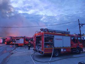 Incendiu puternic la un complex comercial din Braşov 764847